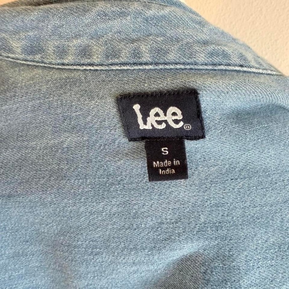 Lee Womens Light Wash Denim Button Down Shirt Long Sleeve Cotton Blue Small - Picture 5 of 5